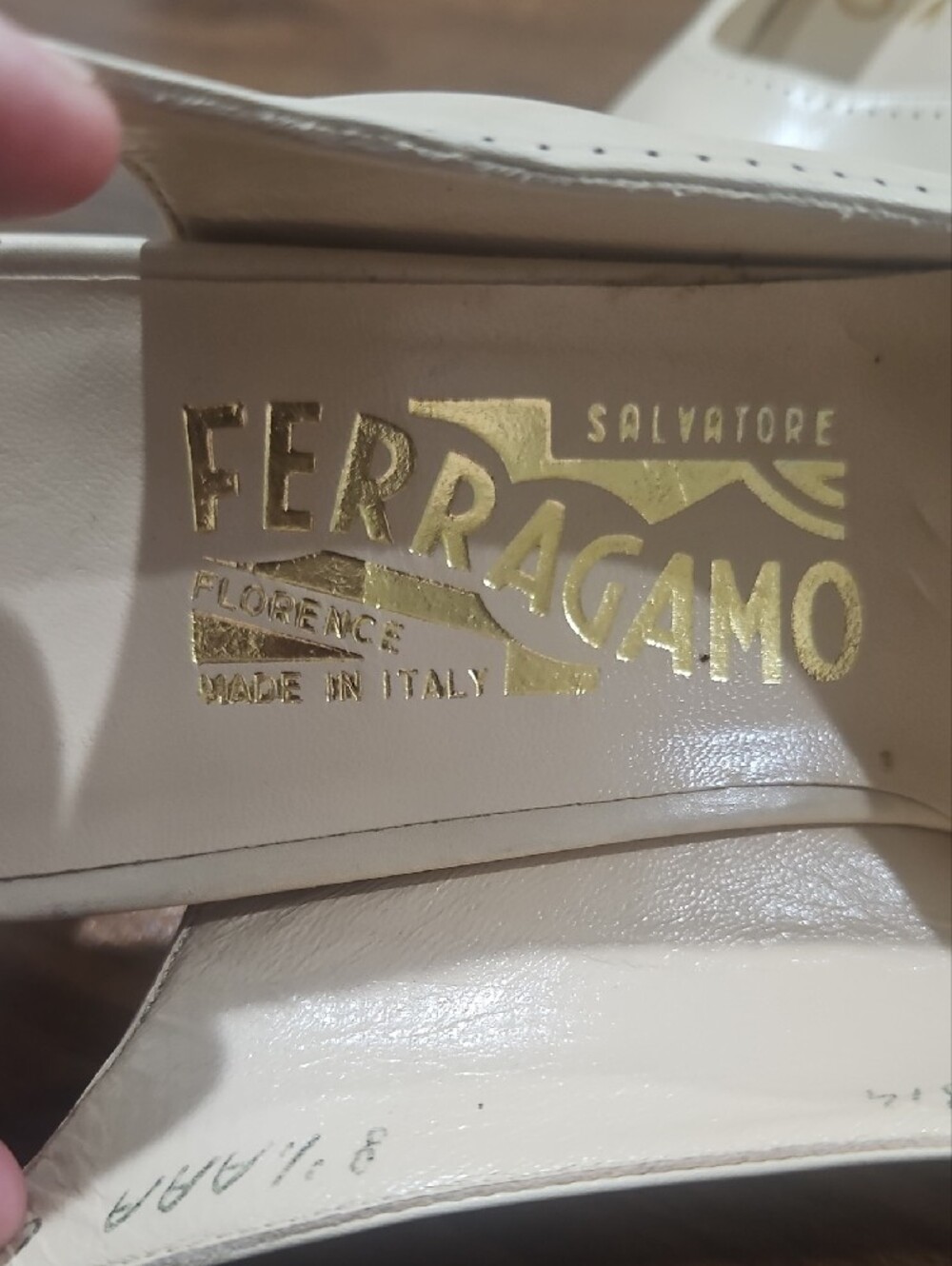 Salvatore Ferragamo Cream and Black Heart Cap Toe Slingback Pumps sz 8.5 - Picture 2 of 11